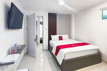 RedDoorz @ Ruby Residence Tanjung Bunga Makassar