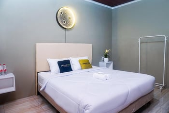 Urbanview Lunar Hotel near Gor Satria Purwokerto