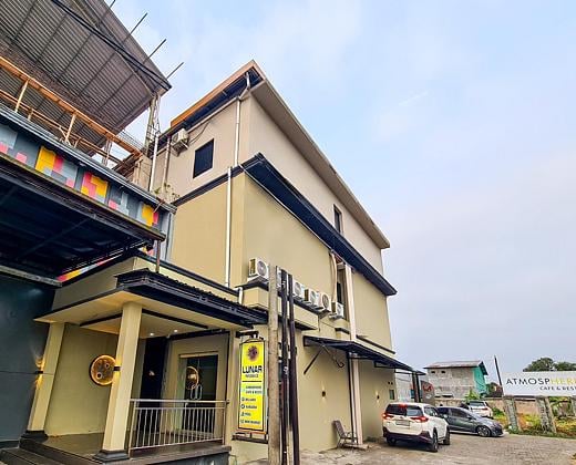 Urbanview Lunar Hotel near Gor Satria Purwokerto