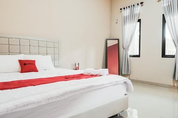 RedDoorz Syariah near Hajimena Lampung