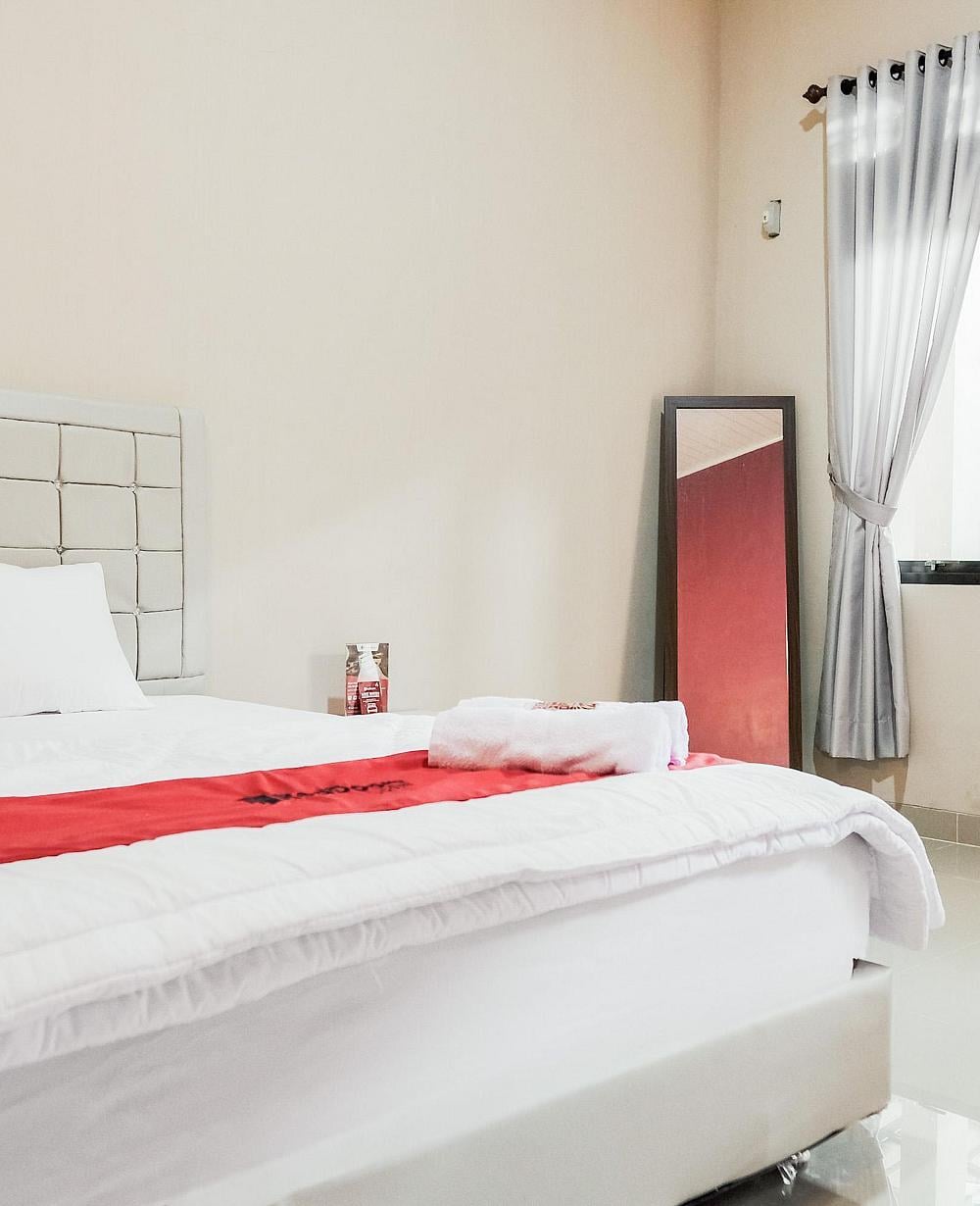 RedDoorz Room
