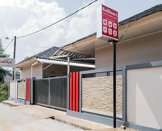 RedDoorz Syariah near Hajimena Lampung