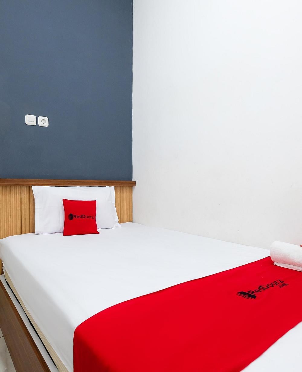 RedDoorz Single Room