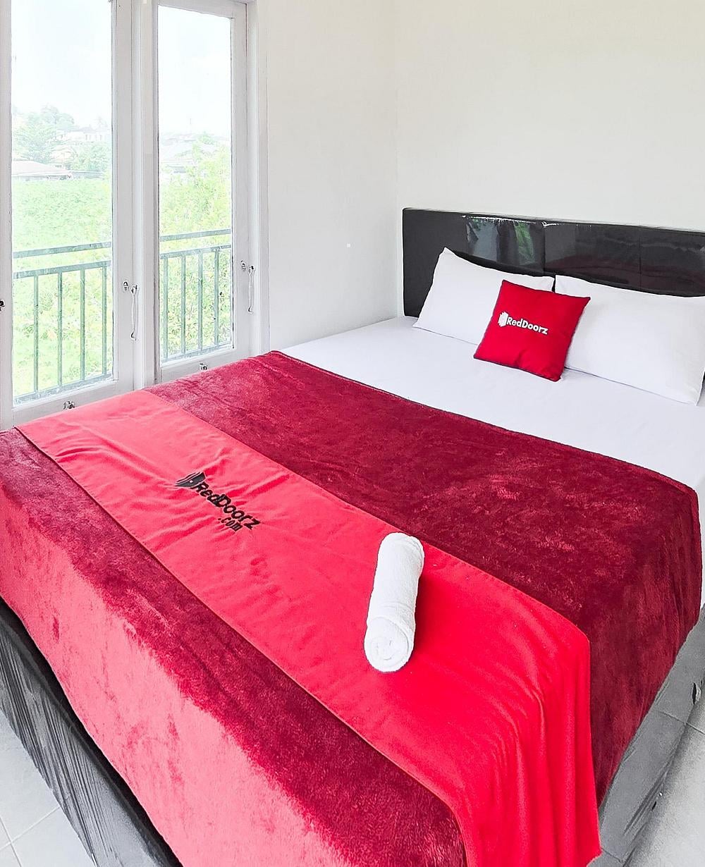 RedDoorz Room