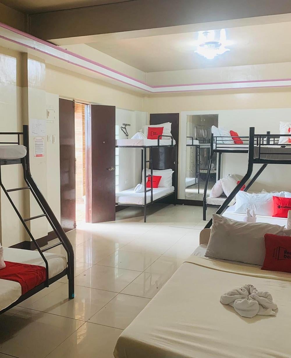 RedDoorz Executive Family Room