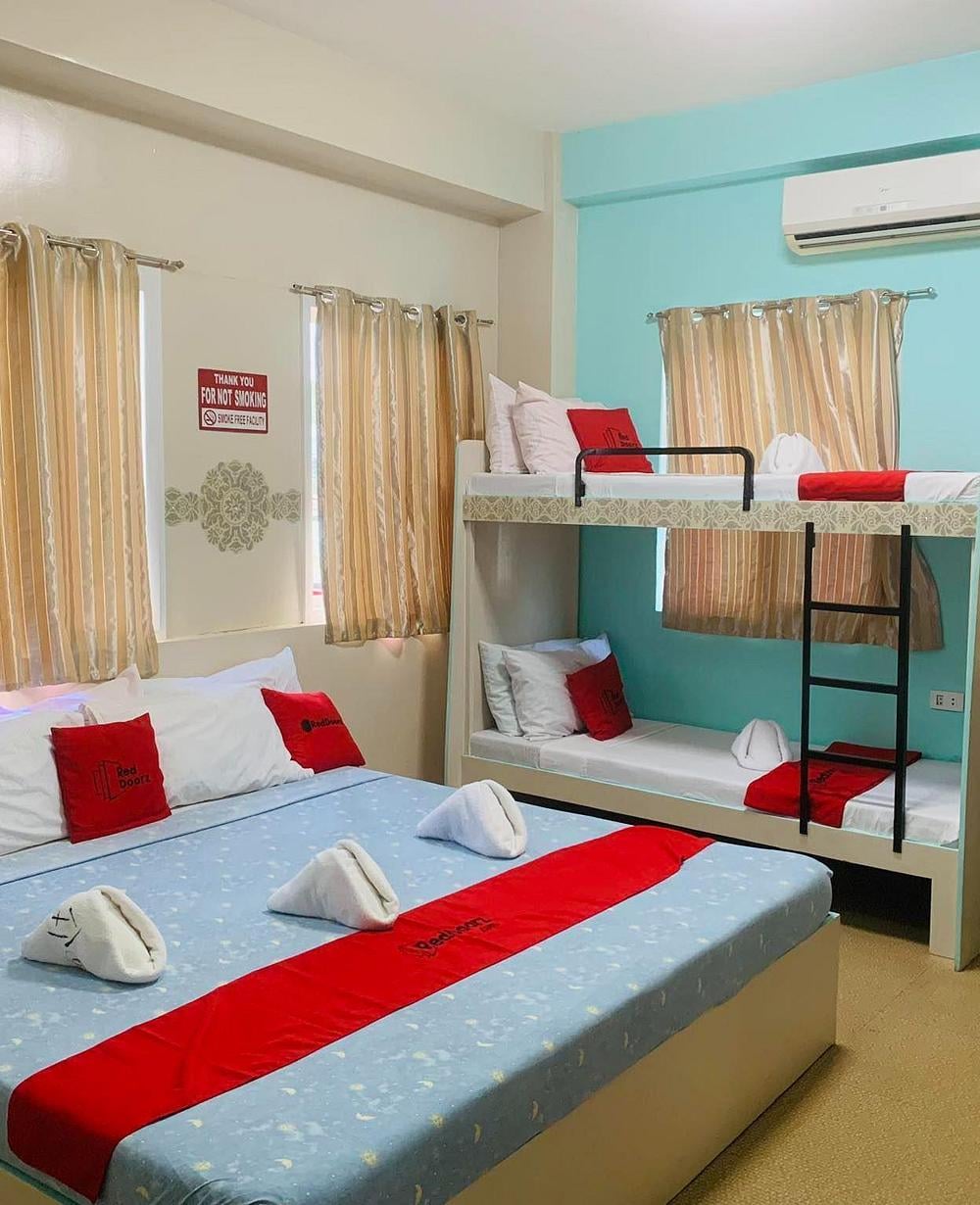 RedDoorz Family Room