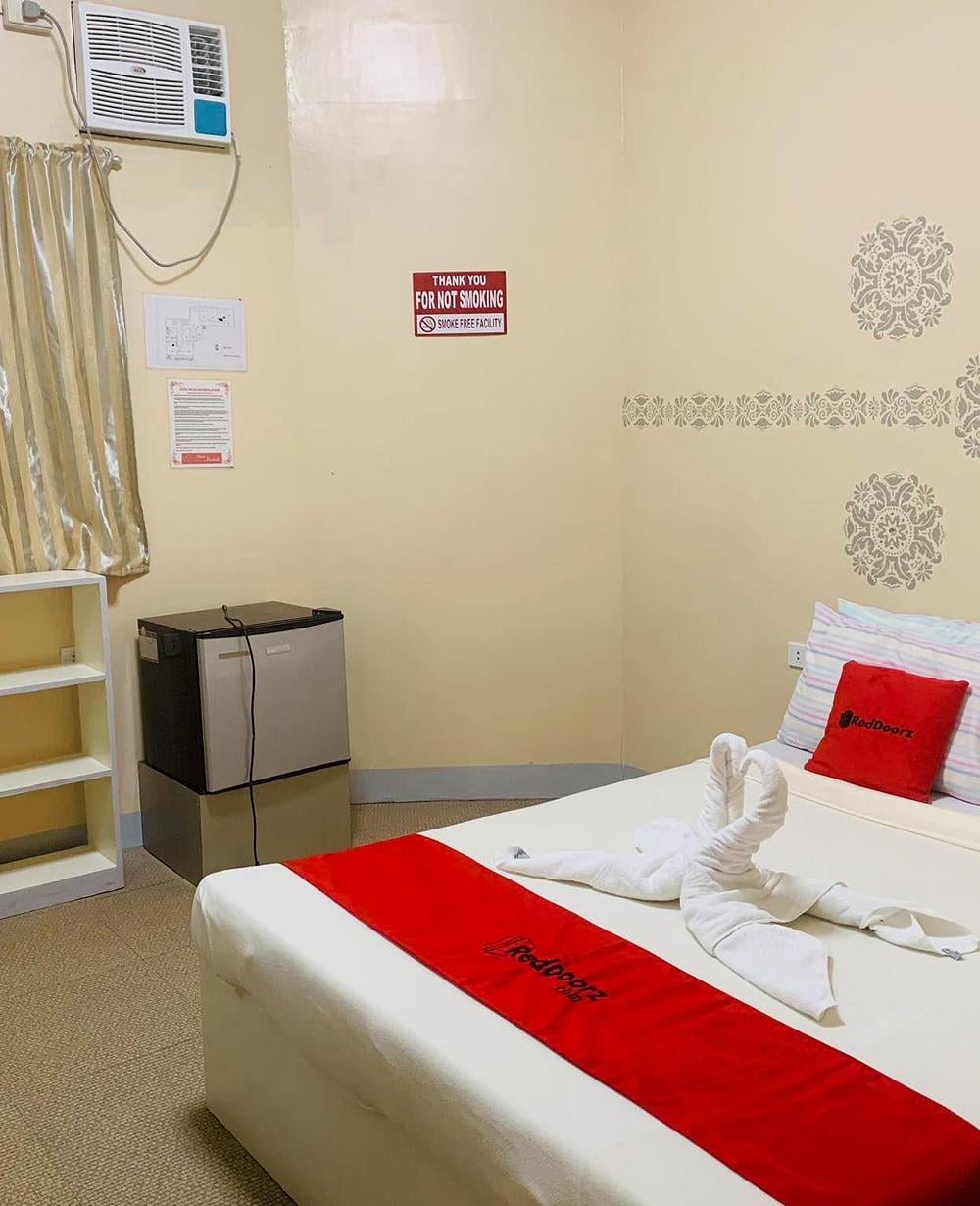 RedDoorz Room
