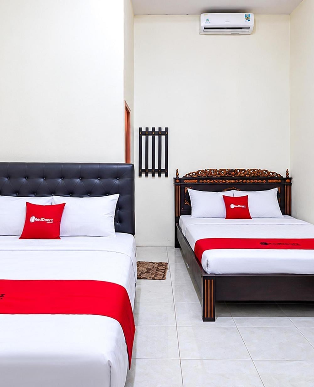 RedDoorz Family Room