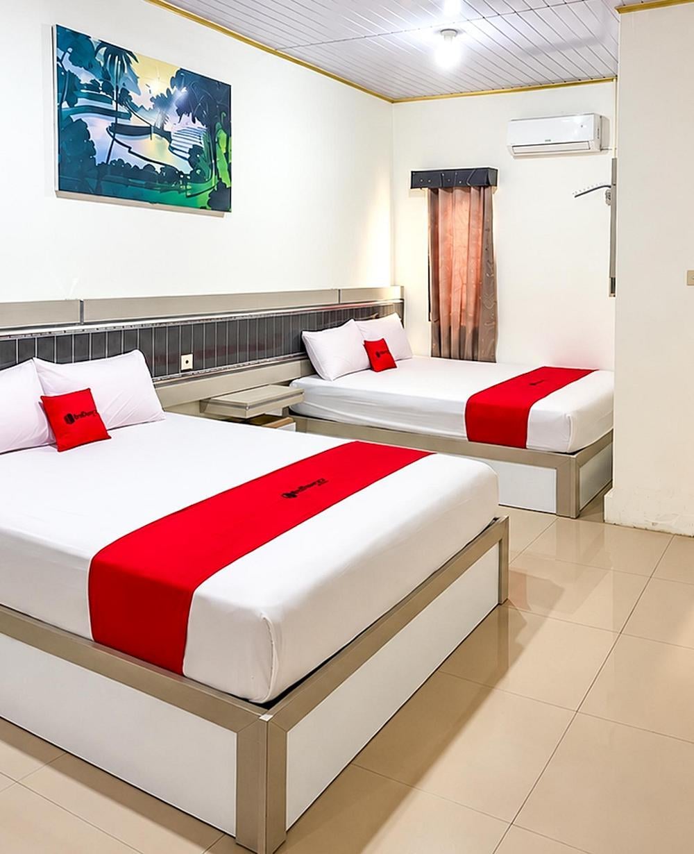 RedDoorz Family Room