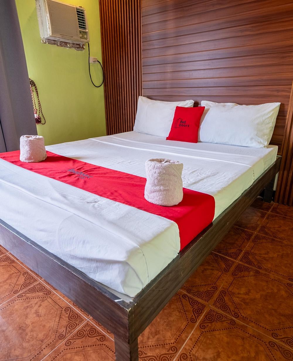 RedDoorz Room