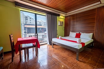 RedDoorz @ Maribago Seaview Pension