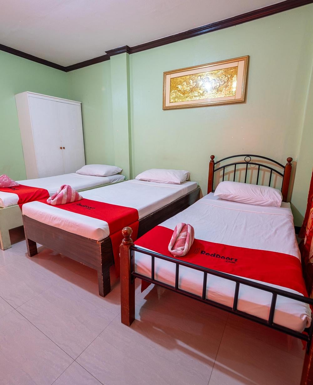 RedDoorz Family Room