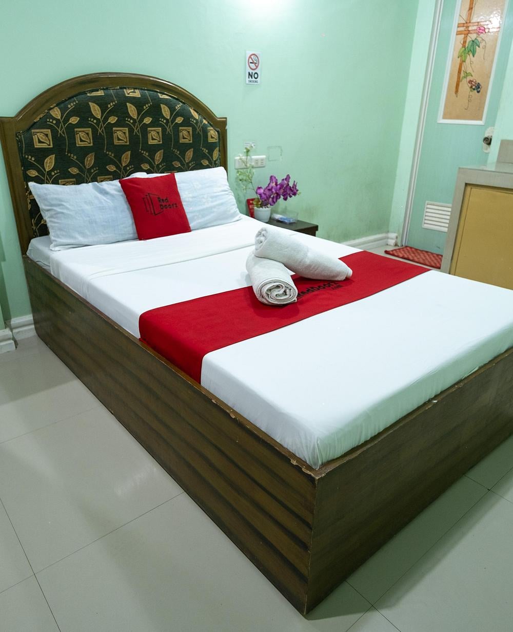 RedDoorz Room