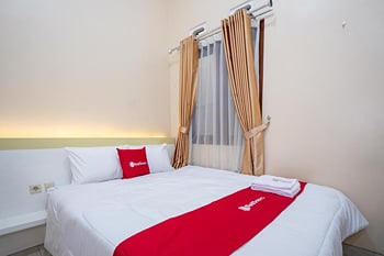 RedDoorz Syariah @ Homestay Attin Tugu Jogja