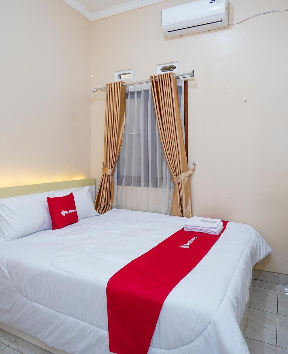 RedDoorz Room