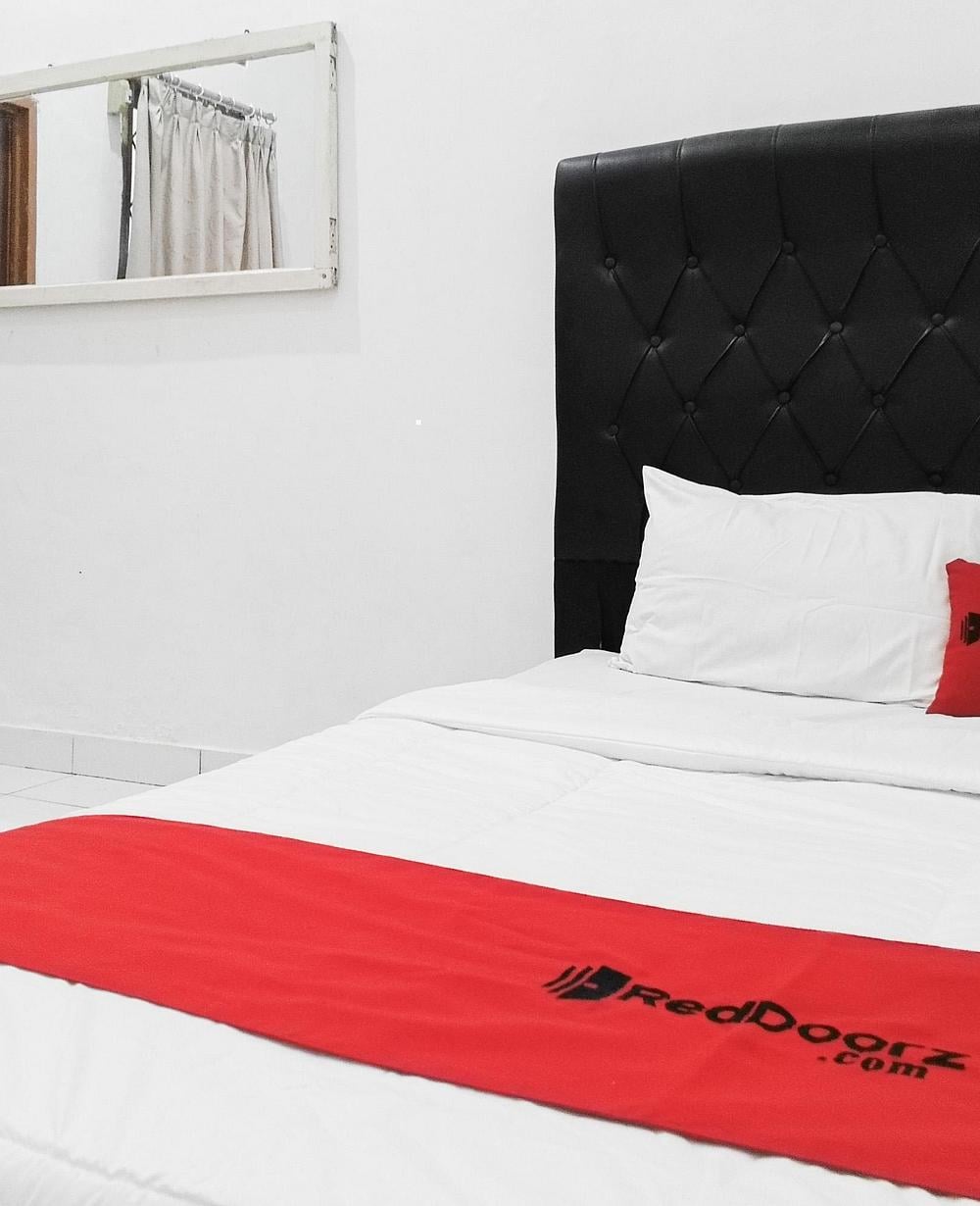 RedDoorz Room