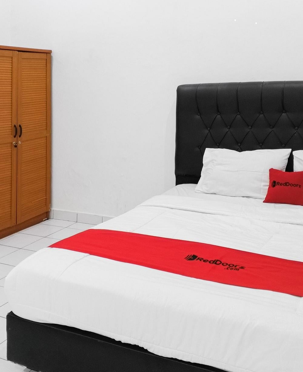RedDoorz Deluxe Room