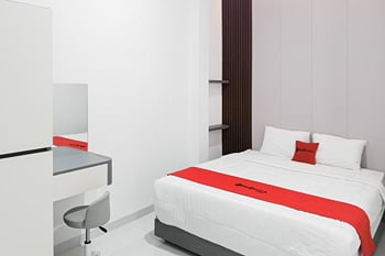 RedDoorz Plus Near RS Airan Raya Lampung