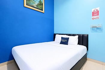 Urbanview Guest House Amalia Malang