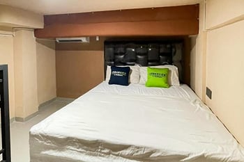 Urbanview Hotel Aesthetic Batam