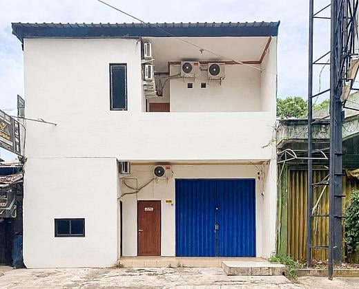 RedDoorz near LRT Taman Mini Jakarta
