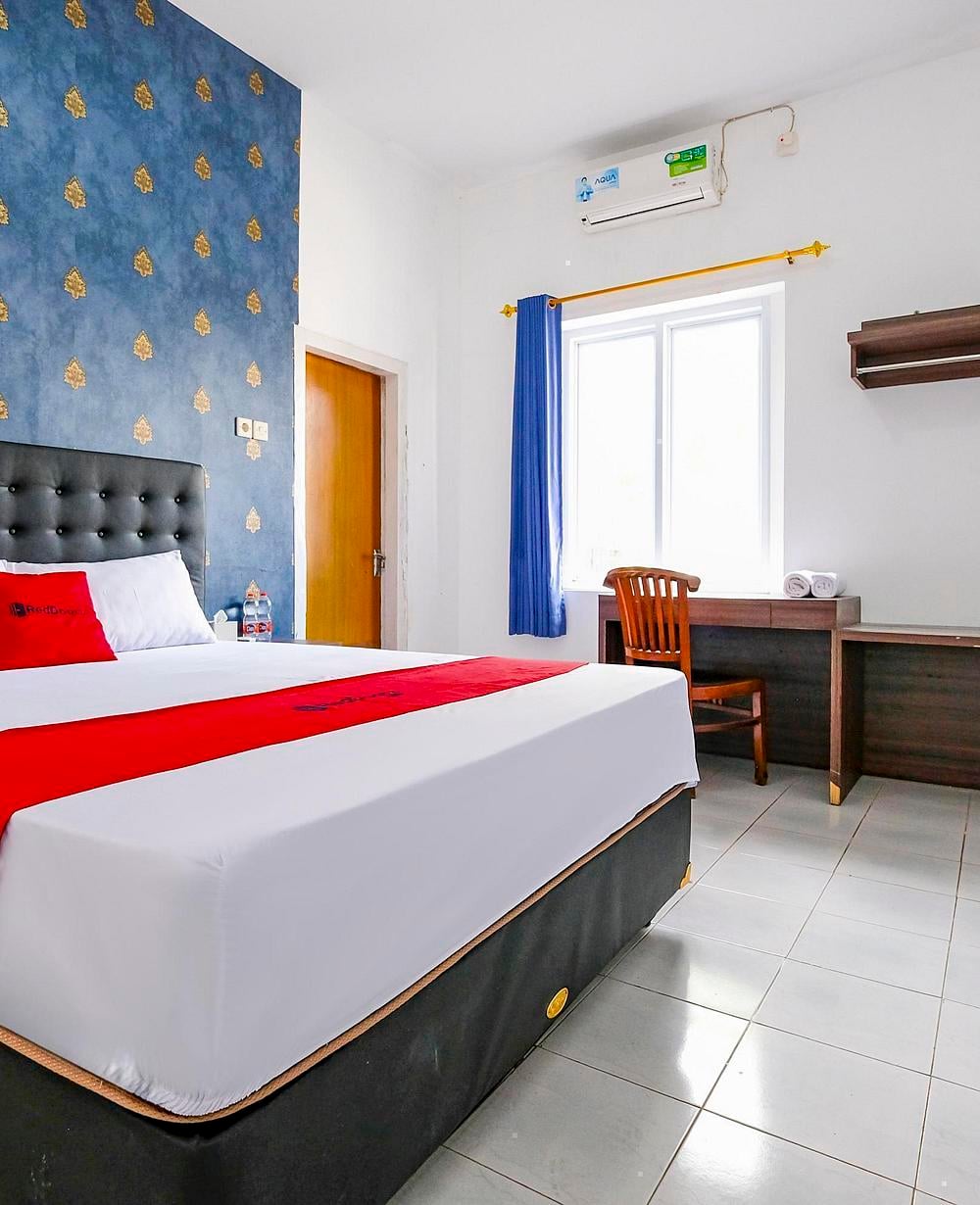 RedDoorz Deluxe Room