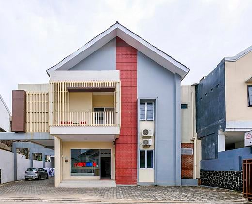 RedDoorz near Rita Super Mall Purwokerto 3