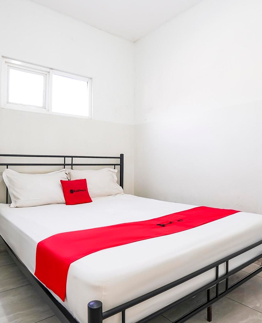 RedDoorz Room