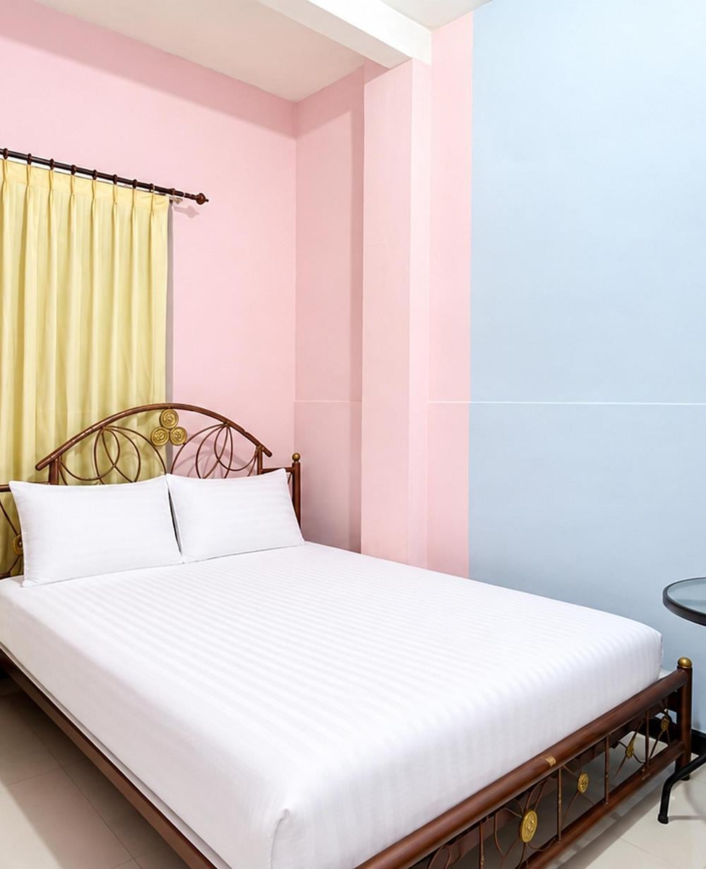 Deluxe Room with Bathtub 