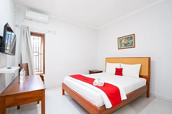 RedDoorz @ Omah Candi Sari near Airport YIA