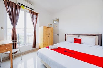 RedDoorz Syariah Plus near Pancoran 2