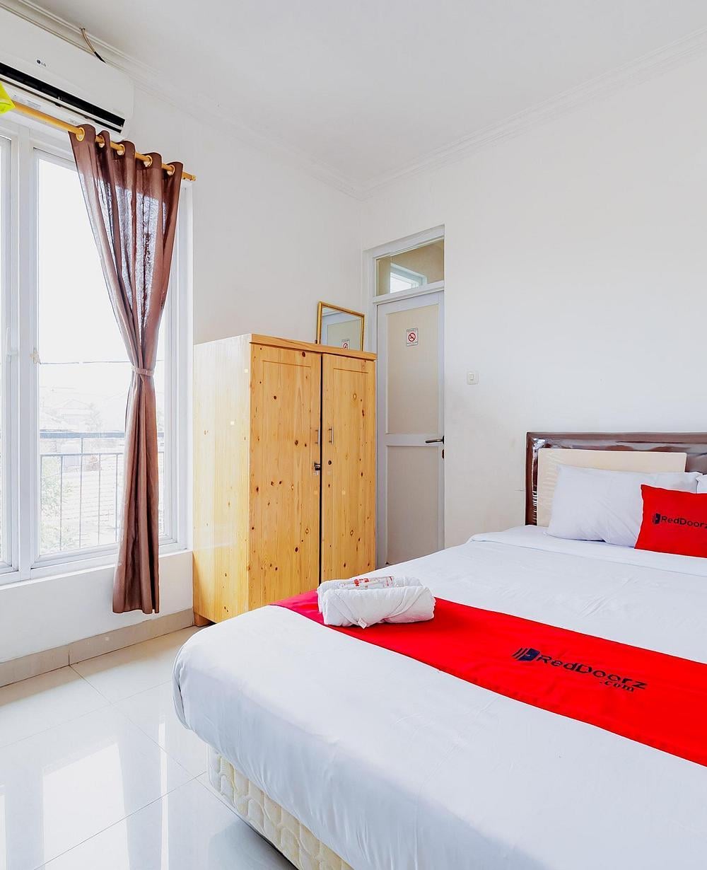 RedDoorz Room