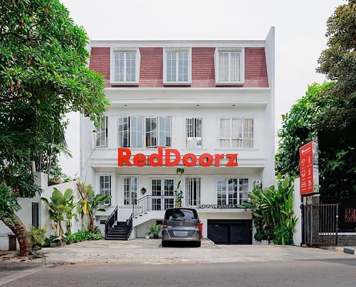 RedDoorz Syariah Plus near Pancoran 2
