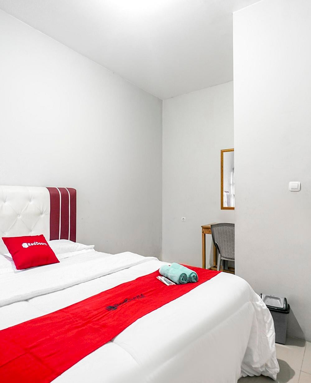 RedDoorz Room