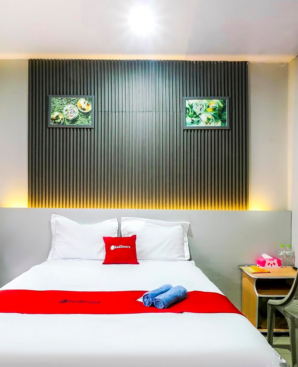RedDoorz Deluxe Room