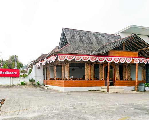 RedDoorz near Happy Farm Ciwidey