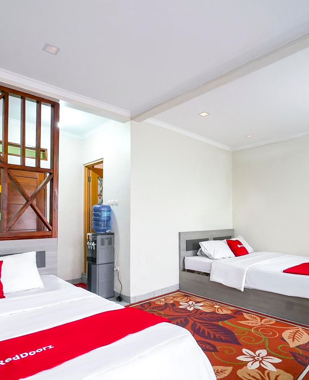 RedDoorz Family Room