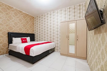 RedDoorz near RS Columbia Asia Aksara Medan