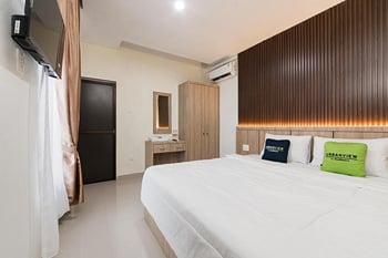 Urbanview Hotel MD Residence