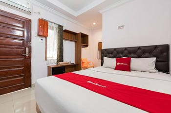 RedDoorz @ Vania Residence Medan