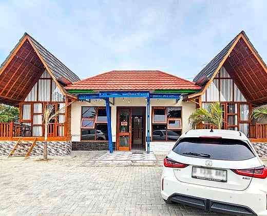 Urbanview Villa Tirtamaya
