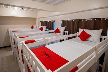 RedDoorz at Basubas Manor near Chong Hua Hospital and Parkmall Cebu