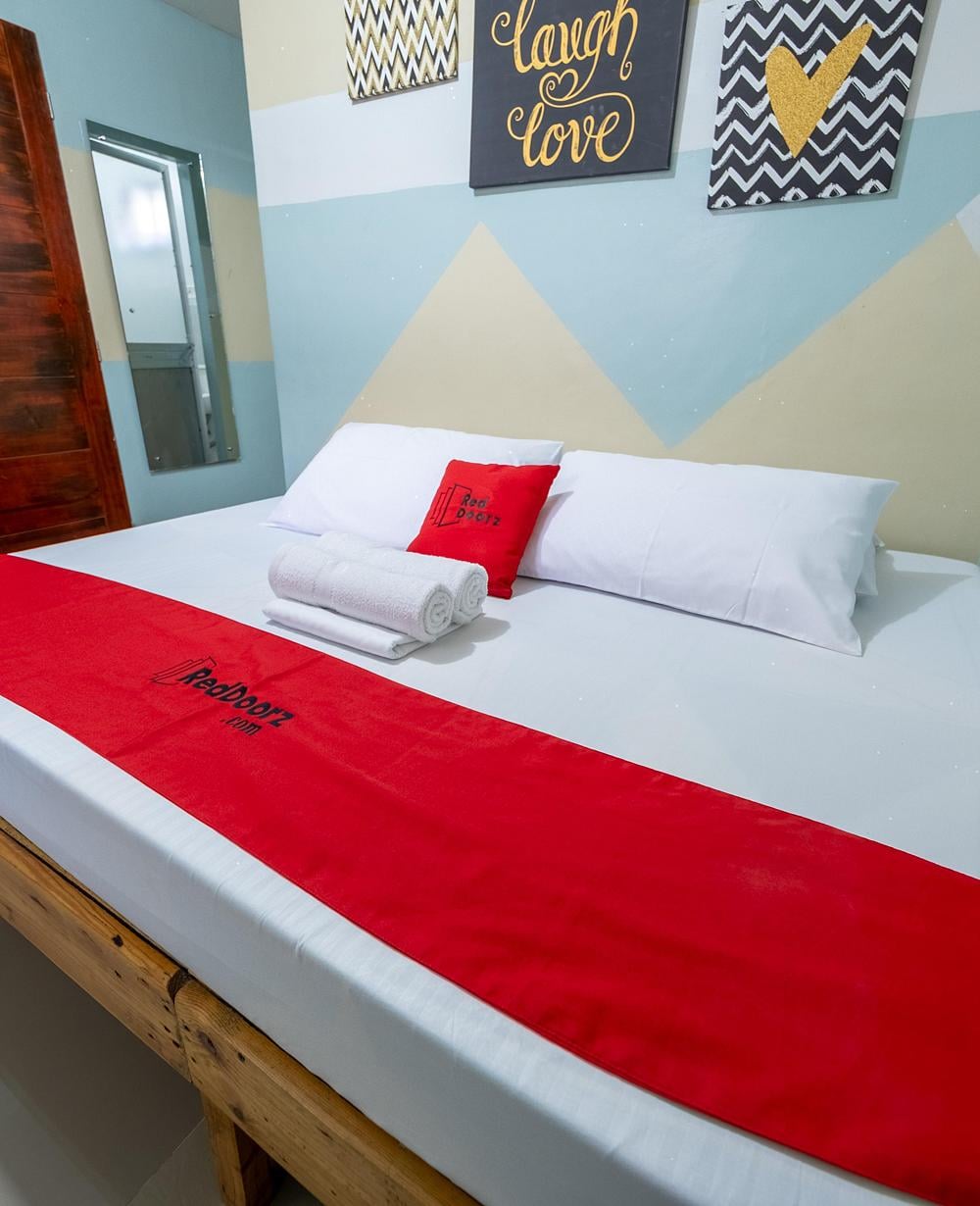 RedDoorz Room