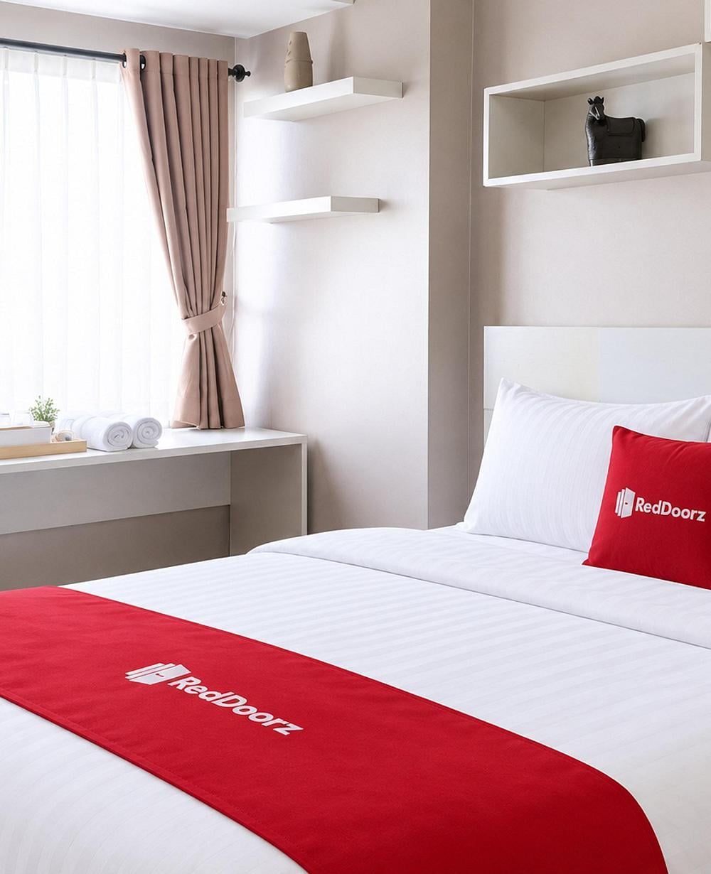 RedDoorz Deluxe Room
