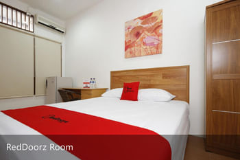 RedDoorz Plus near Plaza Indonesia