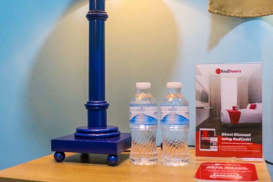 Book RedDoorz Plus near UV Mandaue Cebu Quarantine Hotel only at RedDoorz