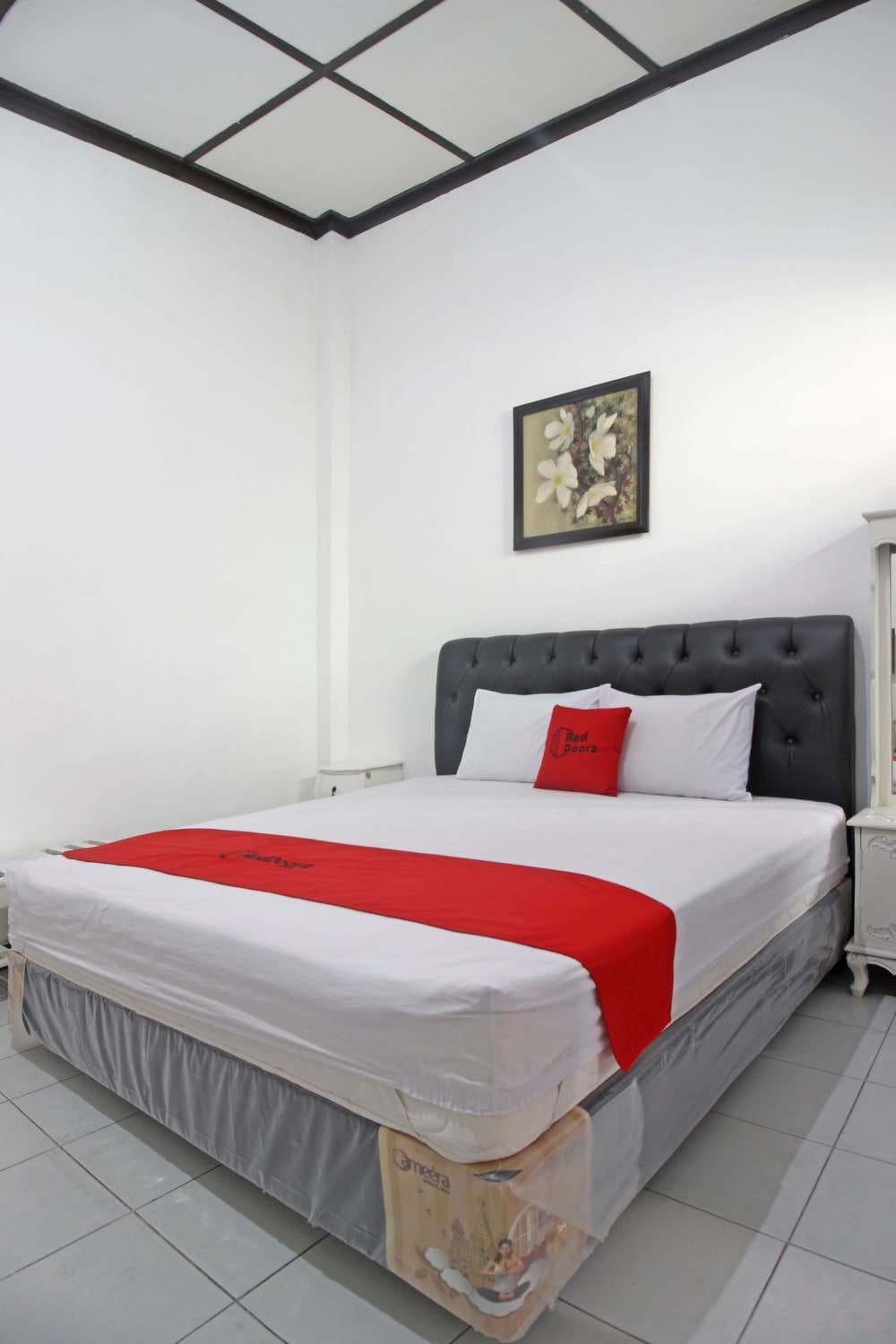 RedDoorz Deluxe Room
