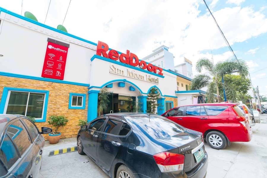 RedDoorz near Walking Street Angeles City