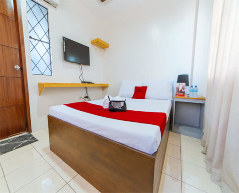 RedDoorz Standard Room