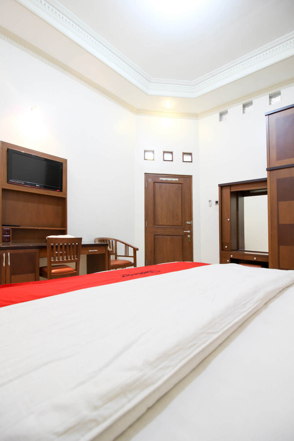 RedDoorz Deluxe Room